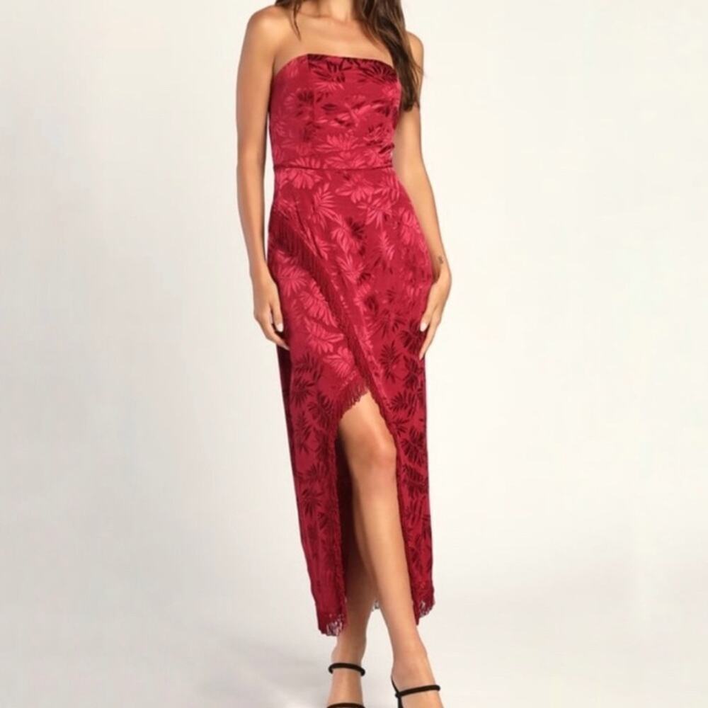 Lulu’s Ignite My Love Burgundy Embossed Fringe Hem Dress Nwt Size Xs